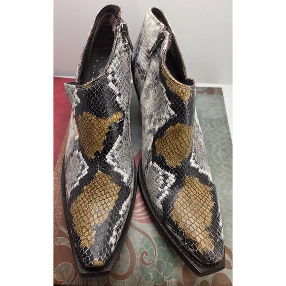 Ariat Women's Jolene Western Size 10 Ankle Boots Black Snake Print *Fits 9.5 - Picture 3 of 8